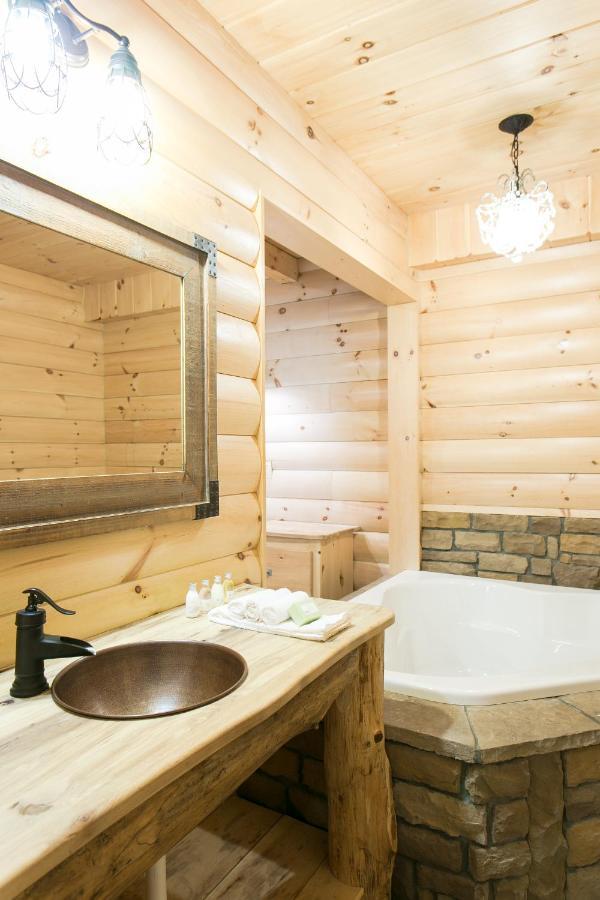 Hummingbird Haven Cabin By Amish Country Lodging Berlin Ngoại thất bức ảnh
