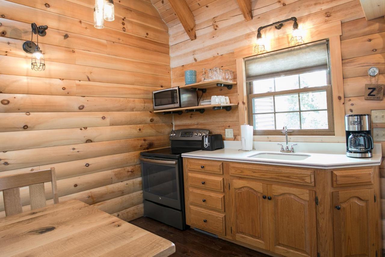Hummingbird Haven Cabin By Amish Country Lodging Berlin Ngoại thất bức ảnh